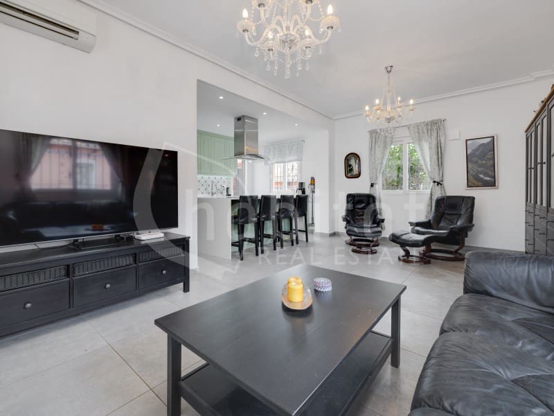 3 bedroom Villa for sale in Los Montesinos - € 325,000 (Ref: 8994077)