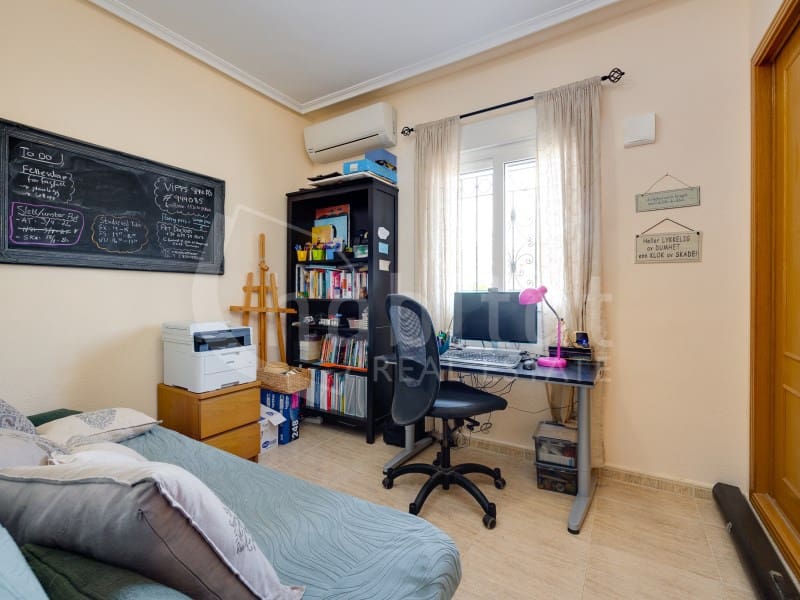 3 bedroom Villa for sale in Los Montesinos - € 325,000 (Ref: 8994077)