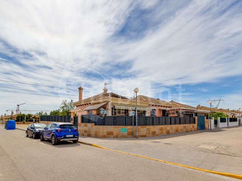 3 bedroom Villa for sale in Los Montesinos - € 325,000 (Ref: 8994077)