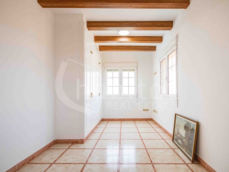 4 bedroom Villa for sale in Torrevieja with pool garage - € 689,000 (Ref: 9051378)