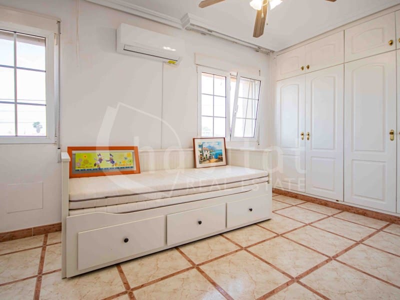 4 bedroom Villa for sale in Torrevieja with pool garage - € 689,000 (Ref: 9051378)