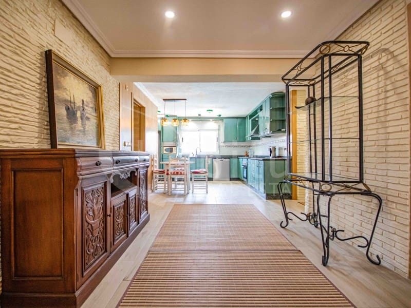 4 bedroom Villa for sale in Torrevieja with pool garage - € 689,000 (Ref: 9051378)