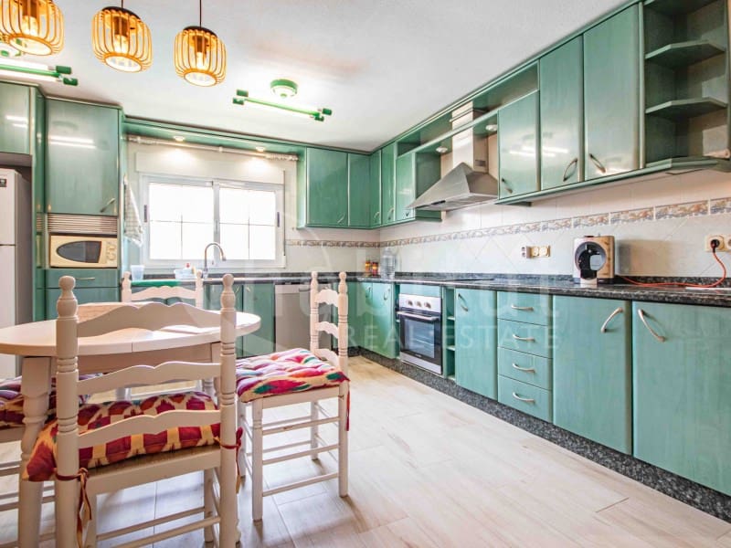 4 bedroom Villa for sale in Torrevieja with pool garage - € 689,000 (Ref: 9051378)