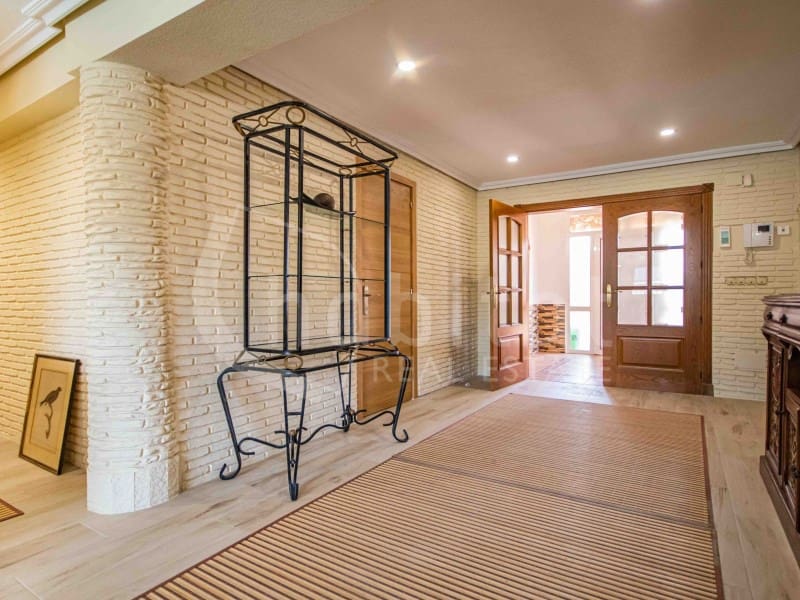 4 bedroom Villa for sale in Torrevieja with pool garage - € 689,000 (Ref: 9051378)