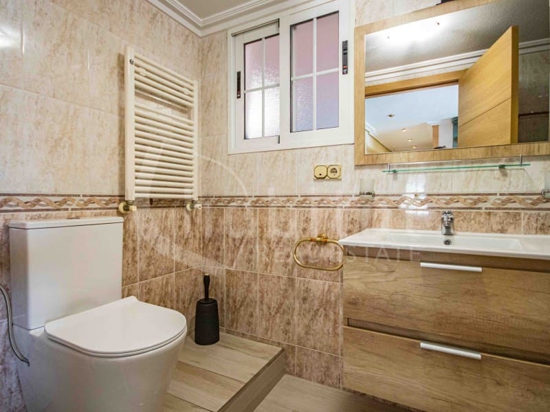 4 bedroom Villa for sale in Torrevieja with pool garage - € 689,000 (Ref: 9051378)