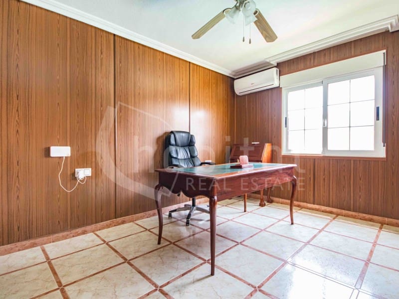 4 bedroom Villa for sale in Torrevieja with pool garage - € 689,000 (Ref: 9051378)