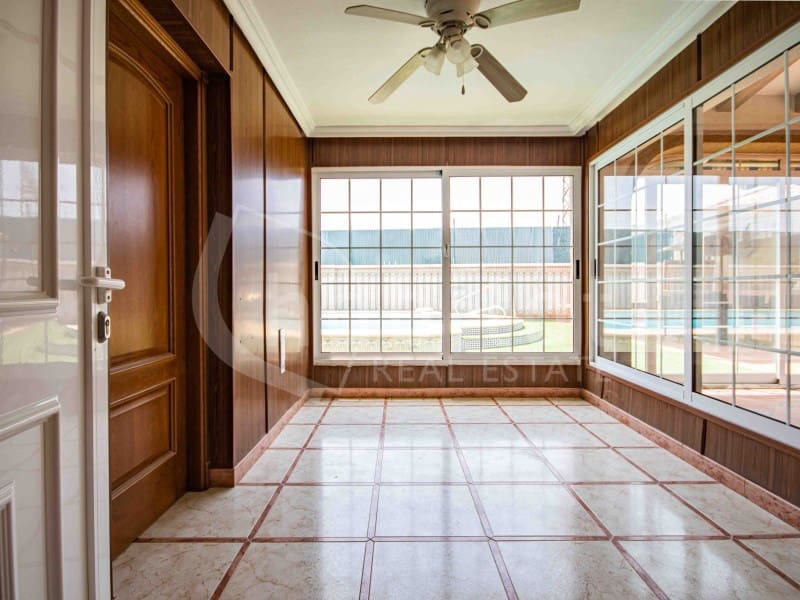 4 bedroom Villa for sale in Torrevieja with pool garage - € 689,000 (Ref: 9051378)