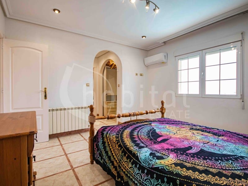 4 bedroom Villa for sale in Torrevieja with pool garage - € 689,000 (Ref: 9051378)