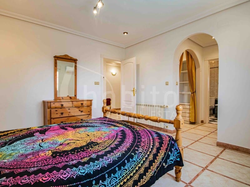 4 bedroom Villa for sale in Torrevieja with pool garage - € 689,000 (Ref: 9051378)