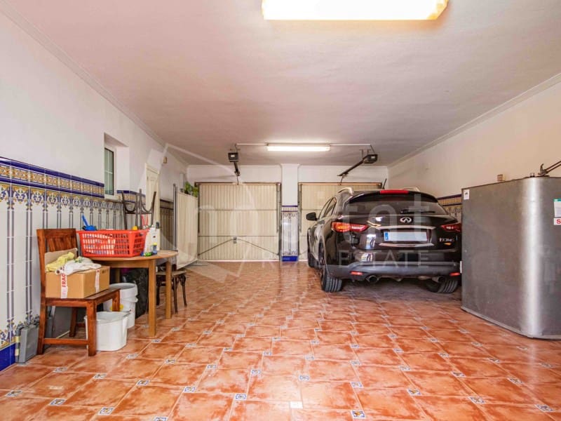 4 bedroom Villa for sale in Torrevieja with pool garage - € 689,000 (Ref: 9051378)