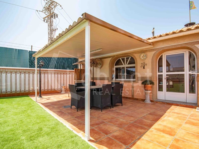 4 bedroom Villa for sale in Torrevieja with pool garage - € 689,000 (Ref: 9051378)