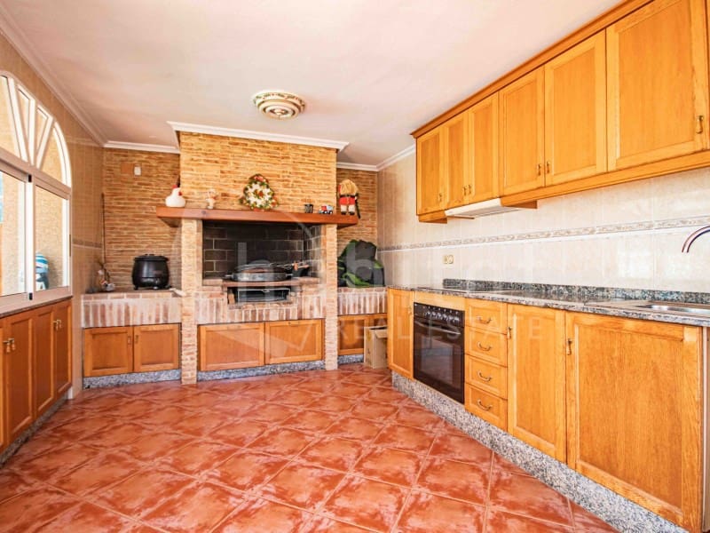 4 bedroom Villa for sale in Torrevieja with pool garage - € 689,000 (Ref: 9051378)