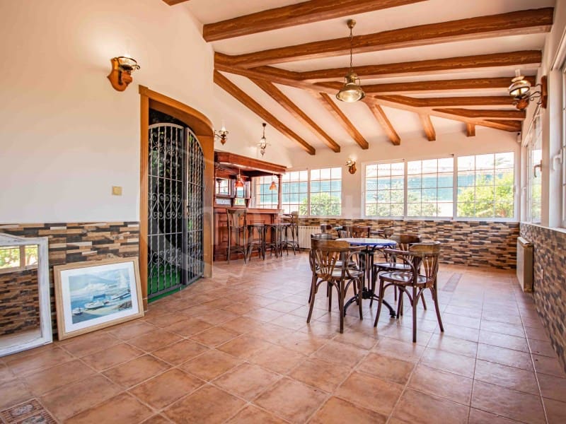 4 bedroom Villa for sale in Torrevieja with pool garage - € 689,000 (Ref: 9051378)