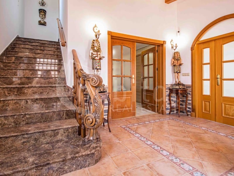 4 bedroom Villa for sale in Torrevieja with pool garage - € 689,000 (Ref: 9051378)