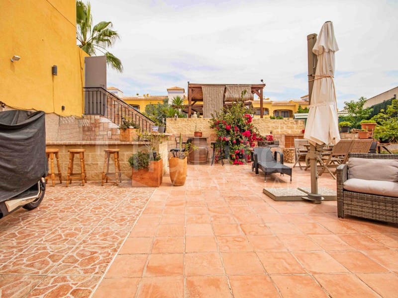 2 slaapkamer Huis te koop in Los Montesinos met garage - € 169.900 (Ref: 9057897)