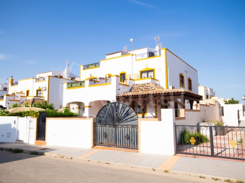 3 soveværelse Byhus til salg i Orihuela med swimmingpool garage - € 219.900 (Ref: 9131906)