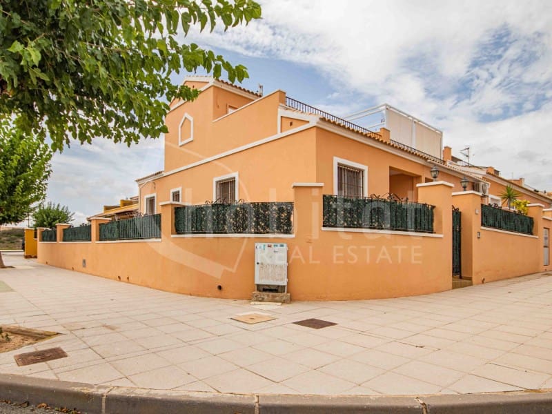 3 bedroom Townhouse for rent in Pinar de Campoverde with pool garage - € 900 (Ref: 9151833)