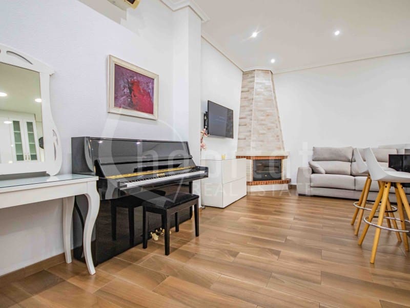 2 soverom Hus til leie i Los Montesinos - € 850 (Ref: 9419944)