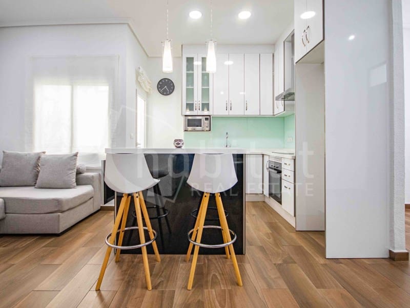 2 soverom Hus til leie i Los Montesinos - € 850 (Ref: 9419944)