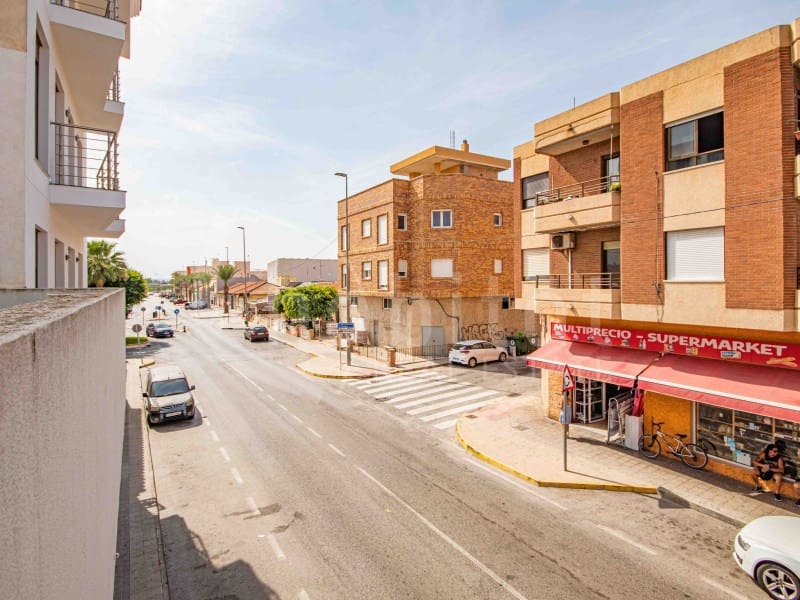 2 soverom Hus til leie i Los Montesinos - € 850 (Ref: 9419944)