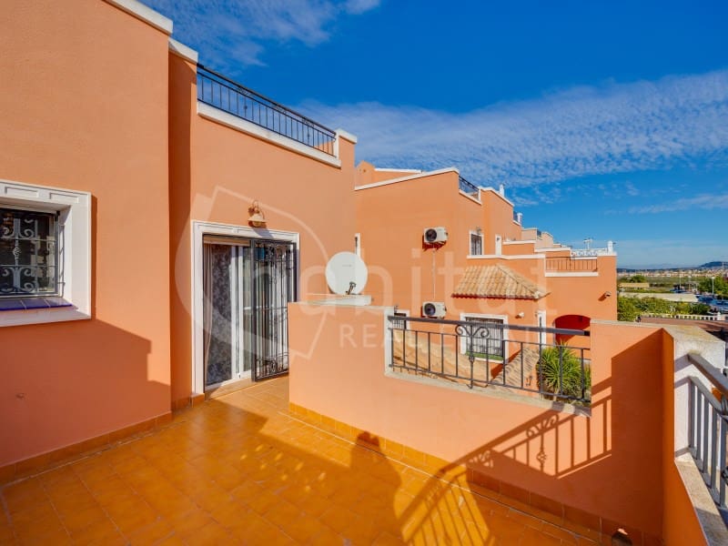 3 soverom Kjedet enebolig til salgs i Los Montesinos - € 189 500 (Ref: 9427467)