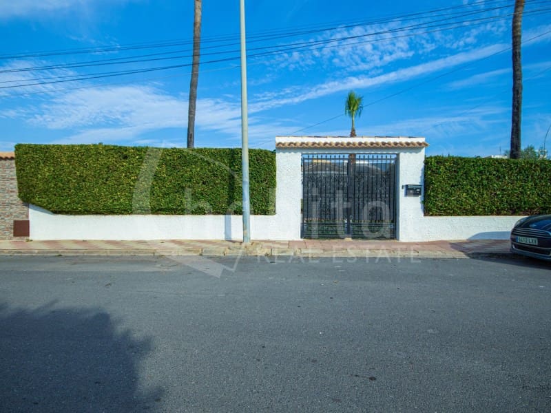 5 Zimmer Villa zu verkaufen in Torrevieja - 368.000 € (Ref: 9452071)