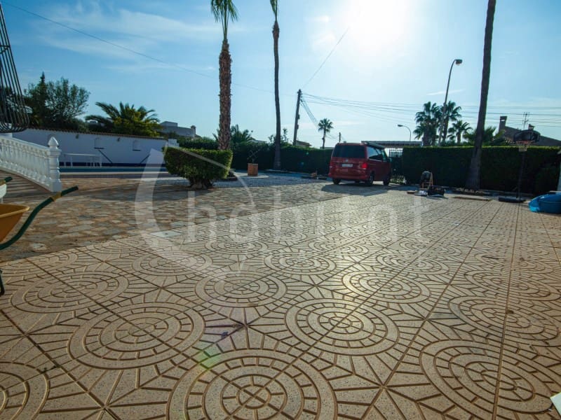 5 Zimmer Villa zu verkaufen in Torrevieja - 368.000 € (Ref: 9452071)