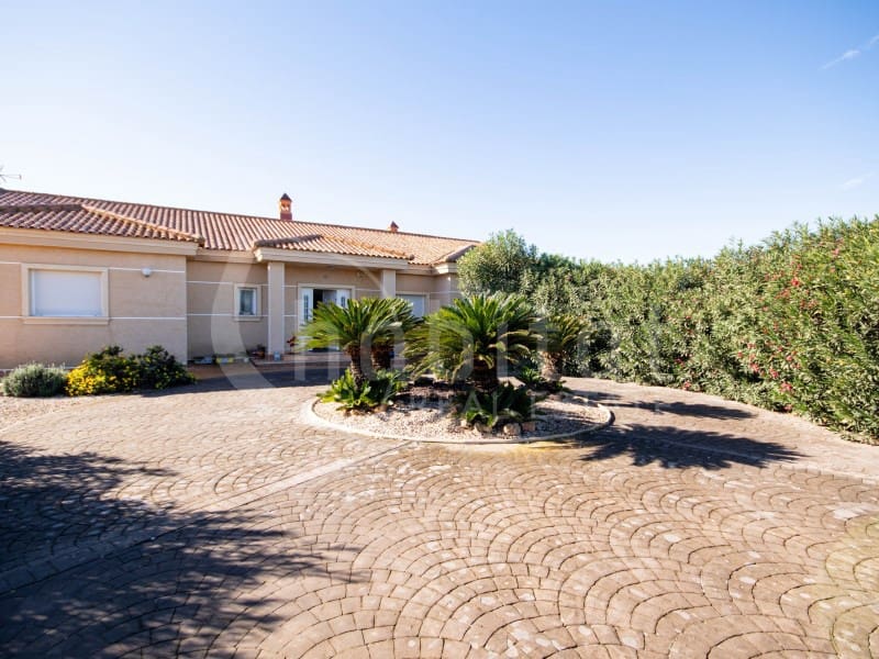 3 bedroom Finca/Country House for sale in Daya Nueva with garage - € 550,000 (Ref: 9470661)