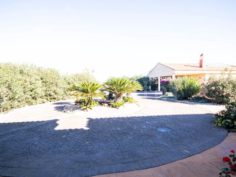 3 bedroom Finca/Country House for sale in Daya Nueva with garage - € 550,000 (Ref: 9470661)