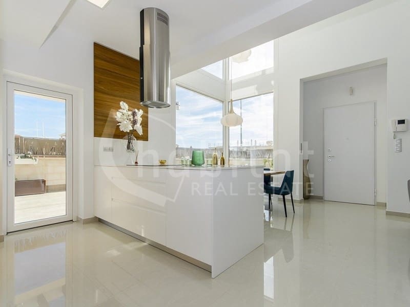 Chalet de 3 habitaciones en Los Montesinos en venta con piscina - 485.000 € (Ref: 9738384)