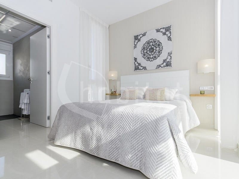 Chalet de 3 habitaciones en Los Montesinos en venta con piscina - 485.000 € (Ref: 9738384)