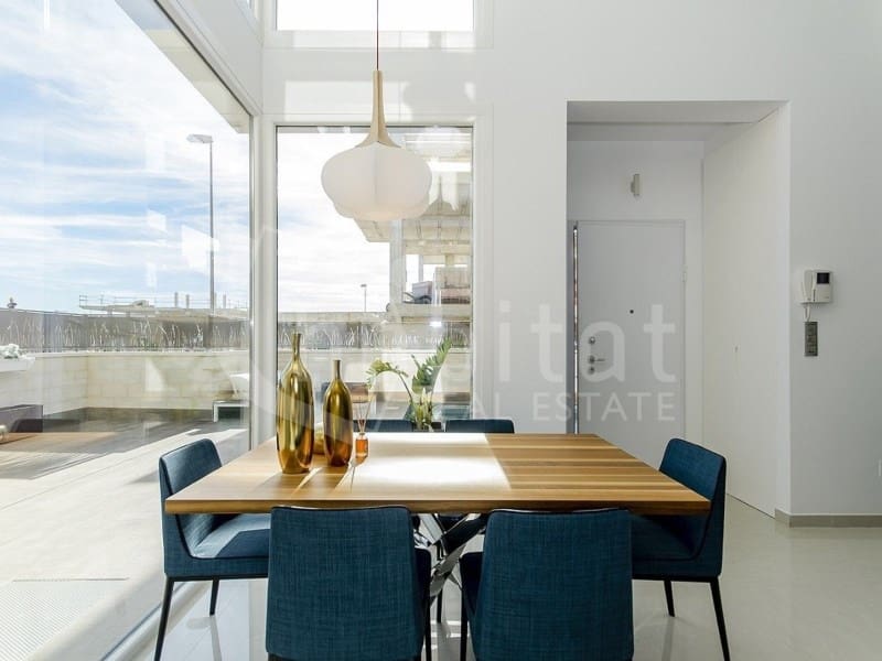 Chalet de 3 habitaciones en Los Montesinos en venta con piscina - 485.000 € (Ref: 9738384)