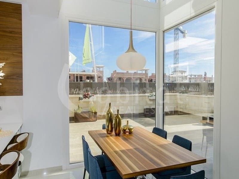 Chalet de 3 habitaciones en Los Montesinos en venta con piscina - 485.000 € (Ref: 9738384)