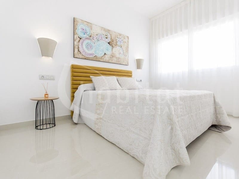 Chalet de 3 habitaciones en Los Montesinos en venta con piscina - 485.000 € (Ref: 9738384)