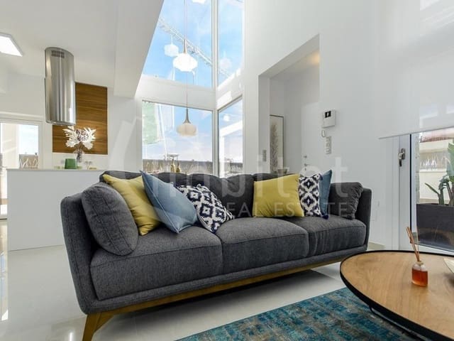 Chalet de 3 habitaciones en Los Montesinos en venta con piscina - 485.000 € (Ref: 9738384)