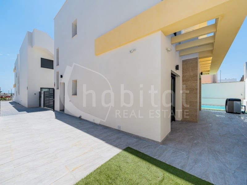 3 bedroom Villa for sale in Los Montesinos with pool - € 449,000 (Ref: 9777847)