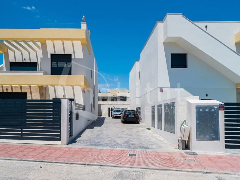 3 bedroom Villa for sale in Los Montesinos with pool - € 449,000 (Ref: 9777847)