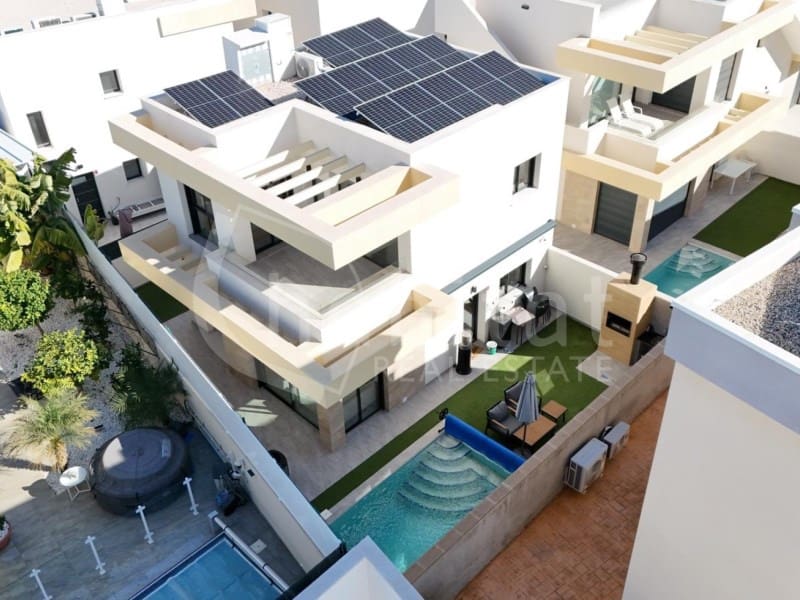 3 bedroom Villa for sale in Los Montesinos with pool - € 449,000 (Ref: 9777847)