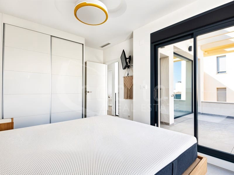 Chalet de 3 habitaciones en Los Montesinos en venta con piscina garaje - 420.000 € (Ref: 9777847)