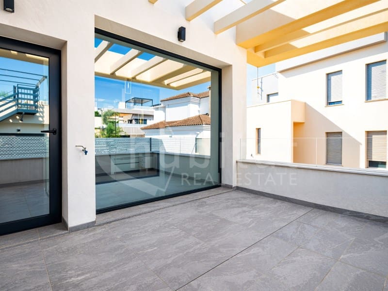 Chalet de 3 habitaciones en Los Montesinos en venta con piscina garaje - 420.000 € (Ref: 9777847)