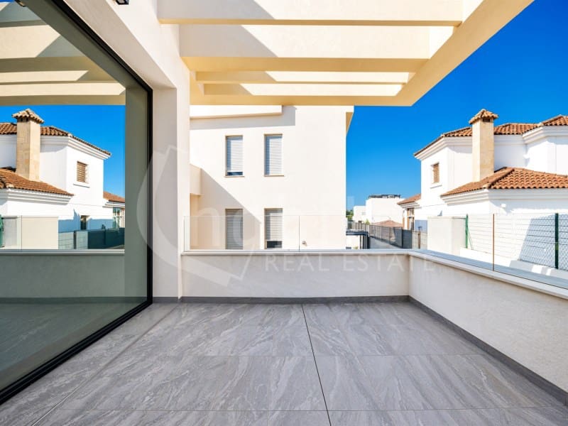 Chalet de 3 habitaciones en Los Montesinos en venta con piscina garaje - 420.000 € (Ref: 9777847)