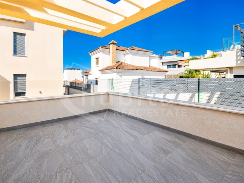 Chalet de 3 habitaciones en Los Montesinos en venta con piscina garaje - 420.000 € (Ref: 9777847)