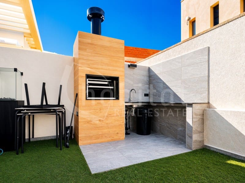 Chalet de 3 habitaciones en Los Montesinos en venta con piscina garaje - 420.000 € (Ref: 9777847)