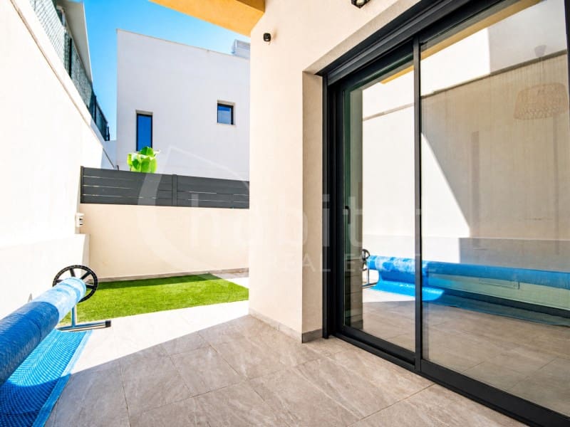 Chalet de 3 habitaciones en Los Montesinos en venta con piscina garaje - 420.000 € (Ref: 9777847)