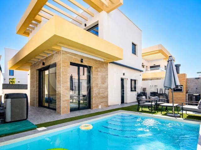 Chalet de 3 habitaciones en Los Montesinos en venta con piscina garaje - 420.000 € (Ref: 9777847)