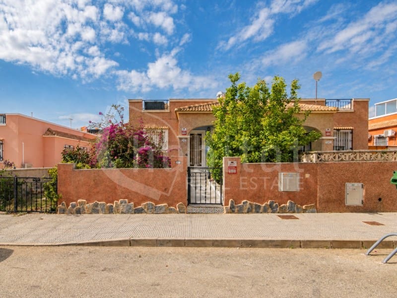 3 slaapkamer Huis te koop in Los Montesinos - € 186.500 (Ref: 9817877)