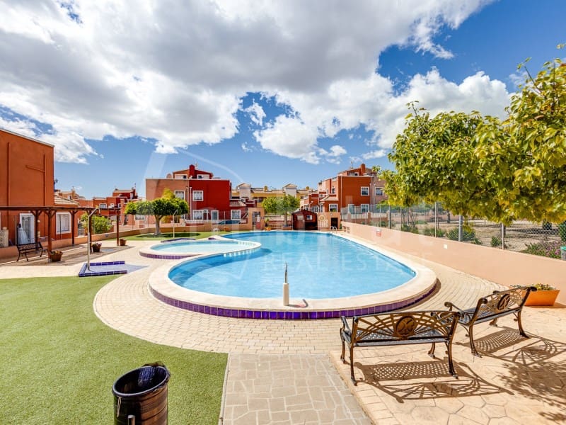 3 slaapkamer Huis te koop in Los Montesinos - € 186.500 (Ref: 9817877)