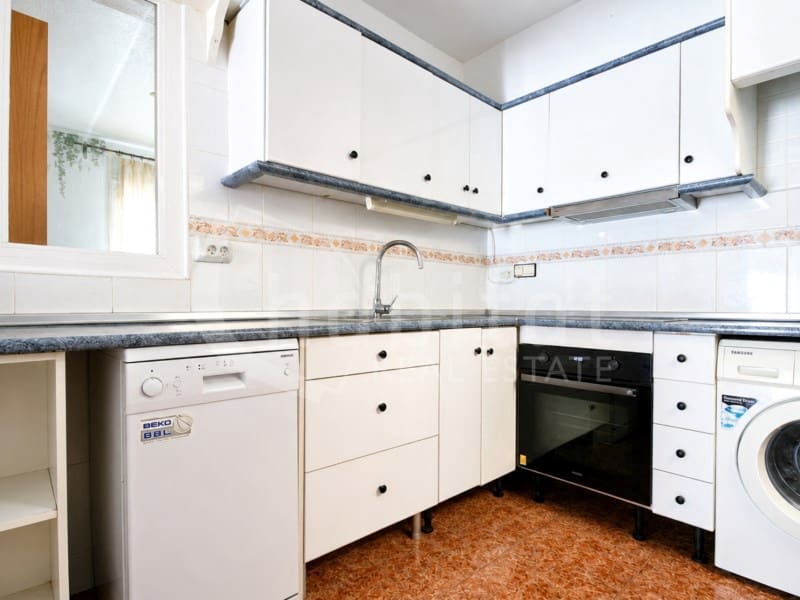 3 bedroom Semi-detached Villa for rent in Torrevieja with pool garage - € 1,100 (Ref: 9839202)