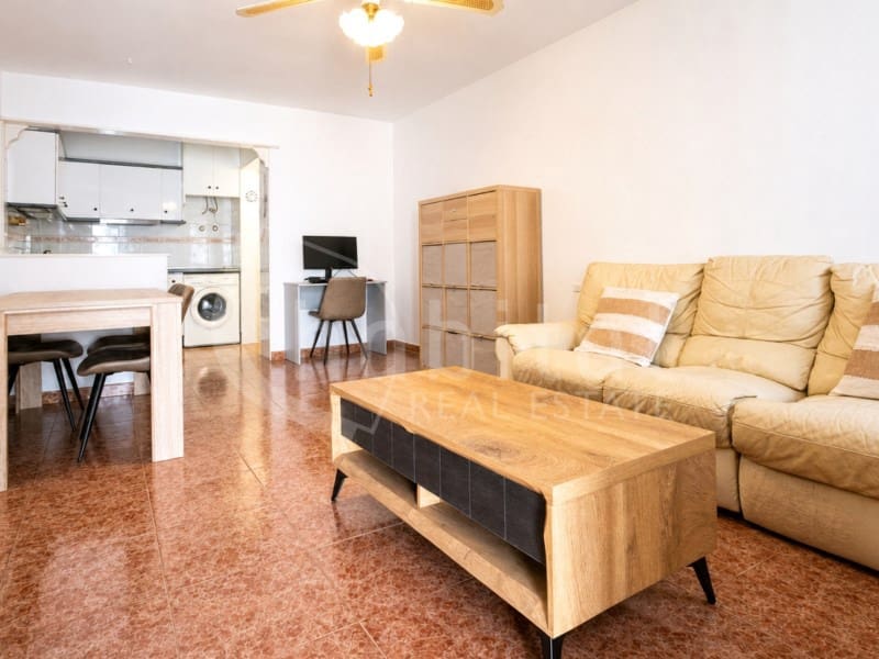 3 bedroom Semi-detached Villa for rent in Torrevieja with pool garage - € 1,100 (Ref: 9839202)