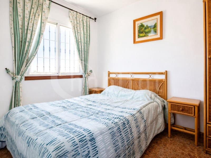 3 bedroom Semi-detached Villa for rent in Torrevieja with pool garage - € 1,100 (Ref: 9839202)